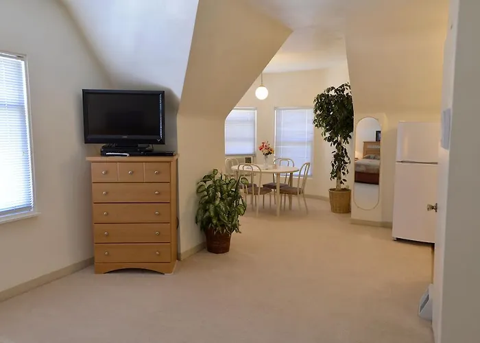 Hotel Friendship Suites 3*
