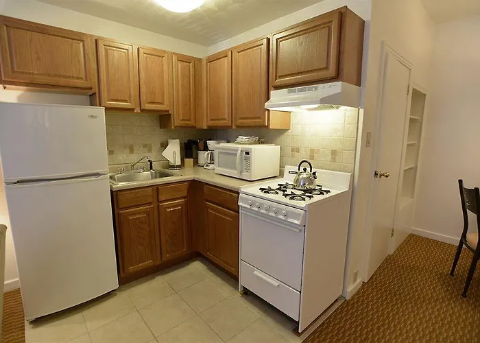 Friendship Suites Hotel 3*