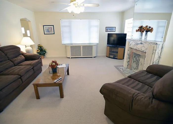 Friendship Suites Hotel 3*