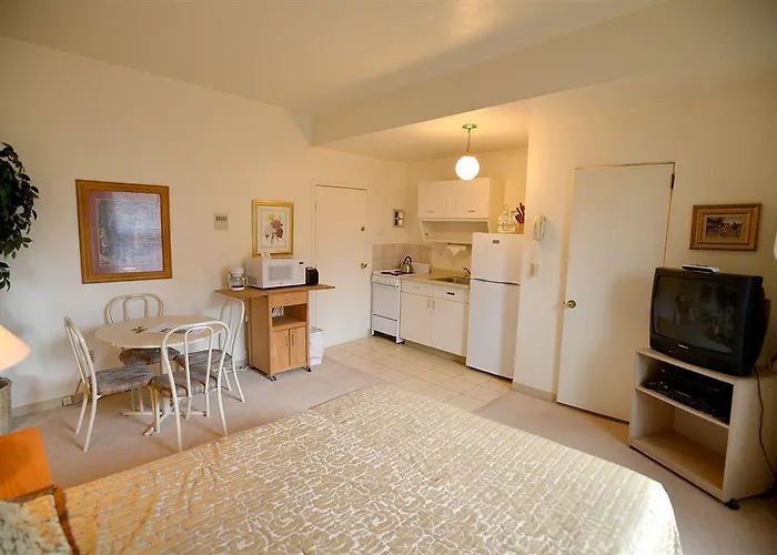 Hotel Friendship Suites 3*